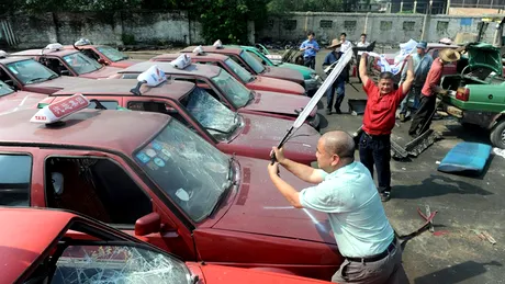 Ce se întâmplă în China cu taxiurile pirat!!!