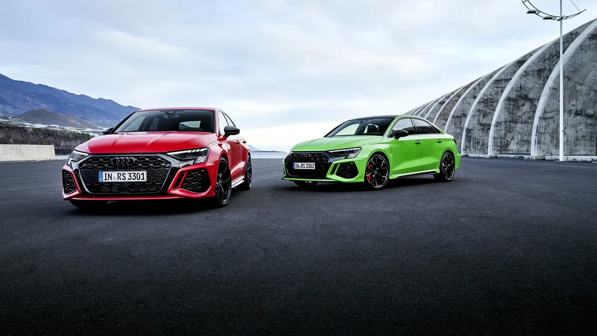 Noile Audi RS 3 Sportback şi Sedan, la vânătoare de Mercedes-AMG