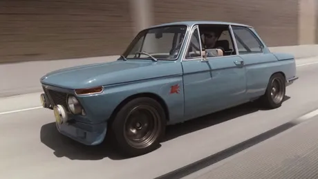 Petrolicious a stat de vorbă cu designerul român Radu Muntean, care conduce un BMW 2002 [VIDEO]