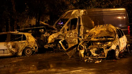 Vehicol scăpat de sub control, în București: Opt mașini parcate au fost avariate dintr-o lovitură