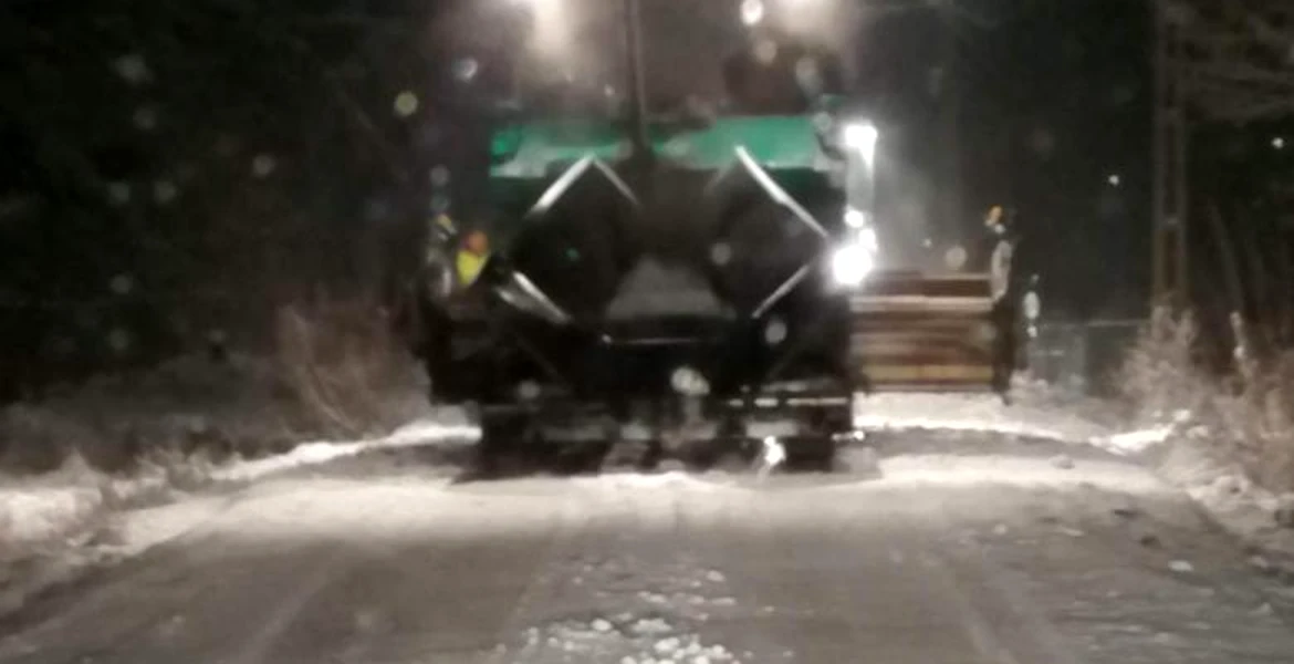 Se întâmplă în România! Autoritățile au asfaltat zăpada! VIDEO