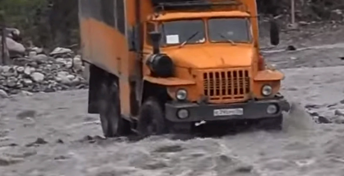 Camioanele ruseşti nu au nevoie de poduri – VIDEO