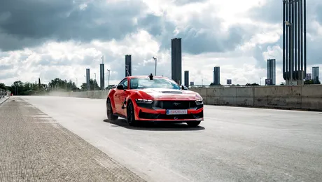 <span class='prepend'>Video |</span> Carlos Sainz a efectuat primele tururi pe cel mai nou circuit de Formula 1 al Spaniei într-un Ford Mustang. „Madring” are debutul programat pentru 11 septembrie