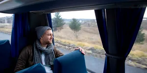 CEO caută un furnizor de servicii de transport în următoarele 14 luni pentru angajații S.E. Rovinari. Valoarea contractului este de 700.000 de euro, iar vehiculele puțin poluante sunt preferate