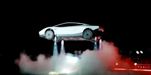 Un analist de renume califică Tesla Roadster-ul lui Elon Musk drept o „demonstrație de putere tehnologică” fără „valoare comercială”