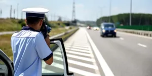 2025: Ce se întâmplă dacă ești prins cu mai mult de 70 km/h peste limita legală? Polițistul e obligat să facă asta