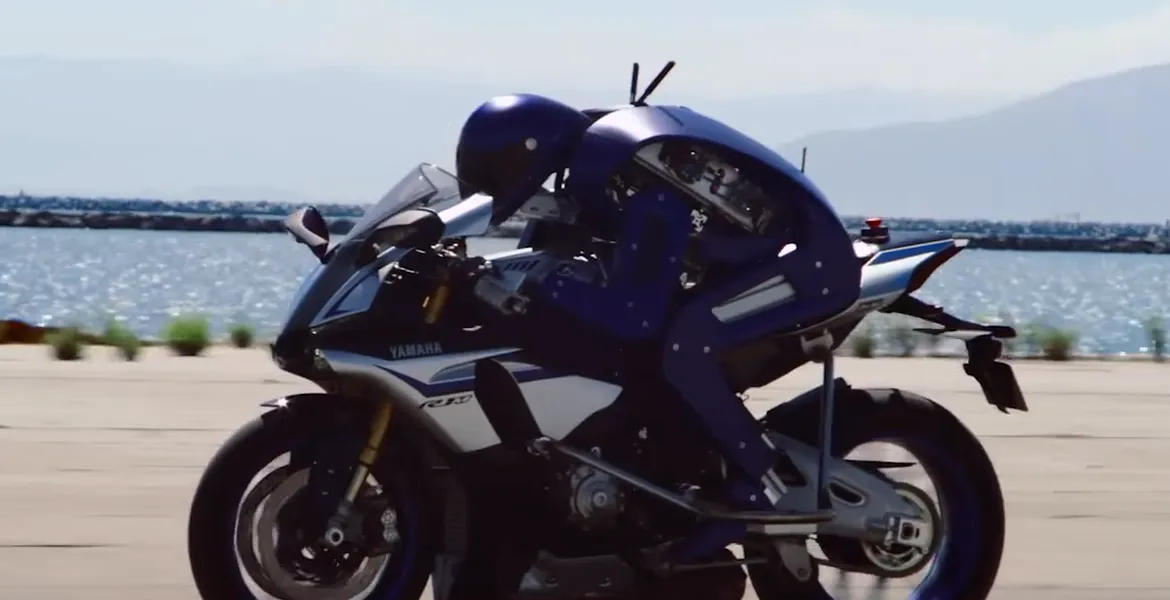 VIDEO Viitorul e aici: Yamaha a creat un robot care poate să conducă o motocicletă