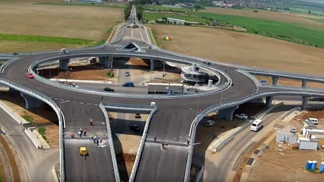 VIDEO. Primul giratoriu suspendat din România a fost deschis traficului