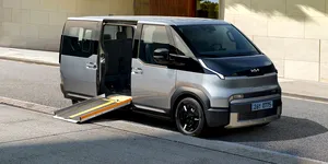 Kia PV5 WAV Side Entry, noua versiune electrică dedicată persoanelor în scaun cu rotile