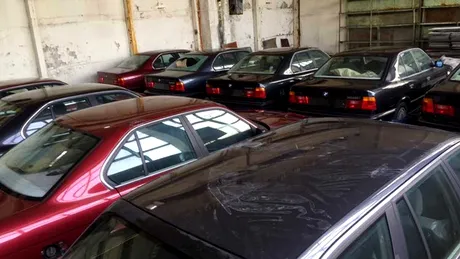 11 maşini BMW Seria 5, care nu au fost conduse niciodată, descoperite într-un depozit din Bulgaria - GALERIE FOTO