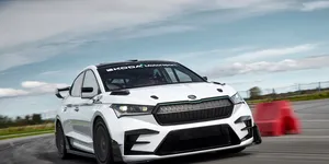 Skoda prezintă o variantă actualizată a conceptului Enyaq RS Race