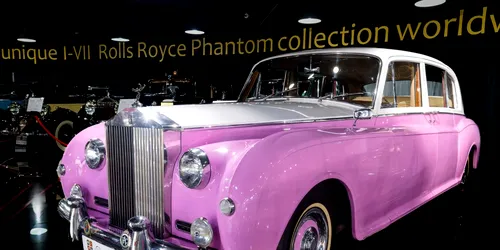 Rolls Royce Phantom V, de la Sir Elton John în galeria Țiriac Collection