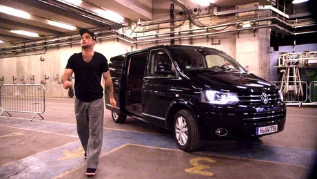 De zece ani, Robbie Williams se bazează pe Volkswagen Multivan