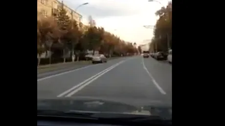 Şofer filmat în timp ce circula pe contrasens. Există suspiciuni că era drogat - FOTO