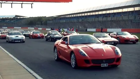 VIDEO: Record mondial - aproape 1.000 de modele Ferrari pe circuit