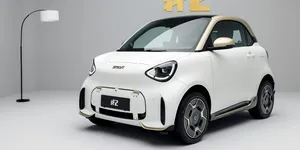 <span class='prepend'>Foto |</span> Smart reinventează modelul Fortwo, odată cu lansarea oficială a modelului #2. Autonomie de 290 km și dimensiuni mai mici decât generația anterioară