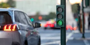 2025: Dacă dai semnal, ai prioritate? Când sunt obligați ceilalți șoferi să te lase să intri în fața lor