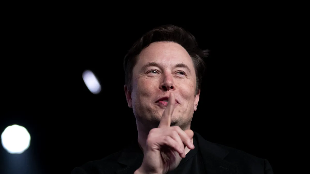 Elon Musk a devenit tată. Primele imagini cu bebelușul. Mama este o cântăreață celebră