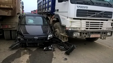 Şoferul ghinionist blocat între două camioane pe o autostradă închisă din România explică ce s-a întâmplat - GALERIE FOTO