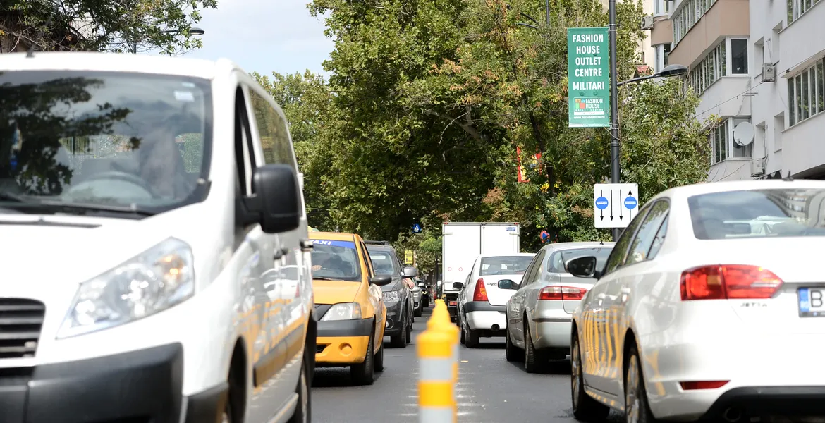 Codul Rutier 2025: Ce se întâmplă dacă dai cu spatele pe o stradă cu sens unic?