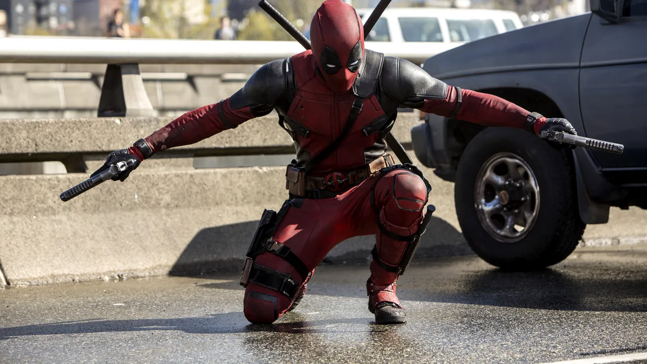 3-la-et-hc-ryan-reynolds-deadpool-20160209 