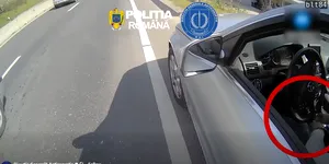 Video / Un polițist a filmat cu BodyCam-ul o tentativă de mită în trafic. Un șofer a strecurat 100 de lei în acte după ce a fost prins de radar