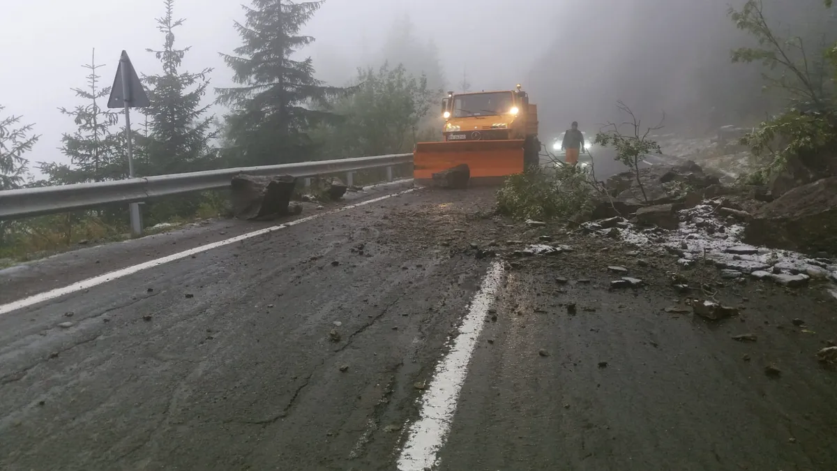 Căderi de pietre pe Transfăgărășan între Bâlea Cascadă și Bâlea Lac