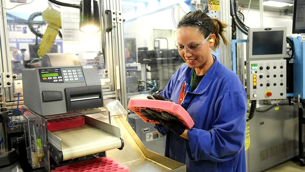 Fabricile Takata angajează masiv în România