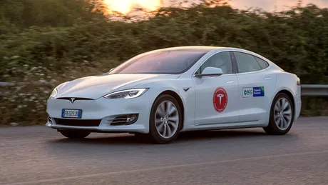 Moment istoric pentru Tesla - 1000 de km cu o singură încărcare 