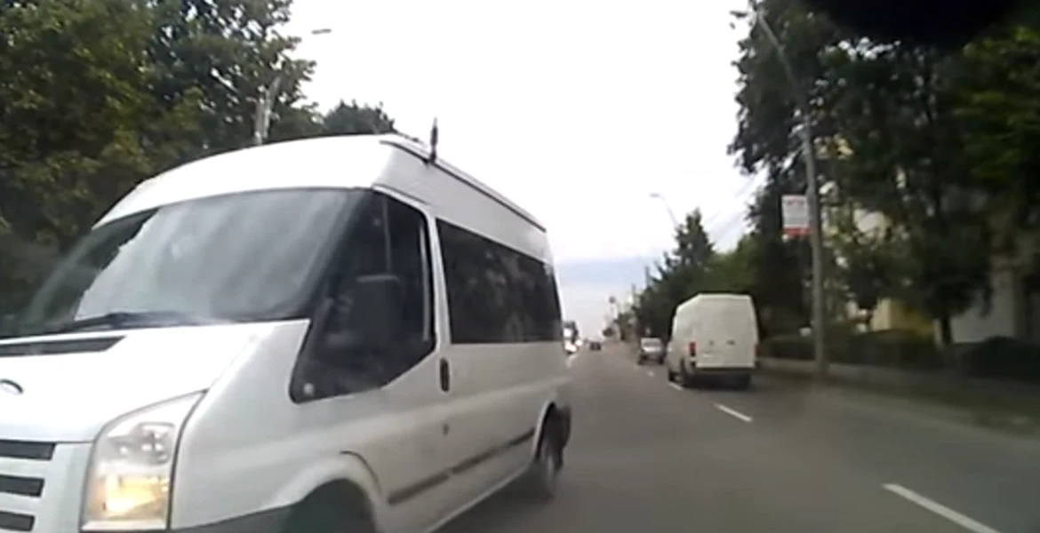 Culmea tupeului. Gest revoltător făcut de un şofer băcăuan. VIDEO