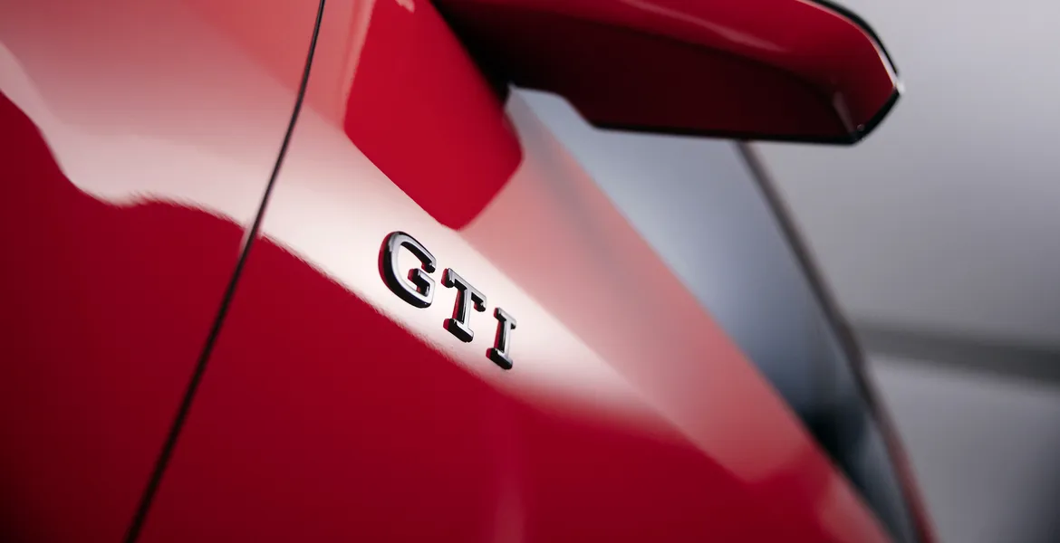 Șeful Volkswagen spune că viitorul Golf GTI electric va fi un „monstru”