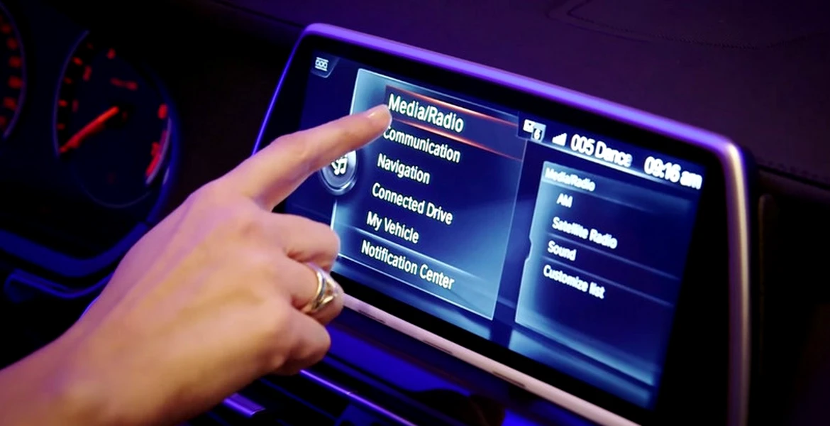 Viitoarea generaţie a sistemului BMW iDrive va avea touchscreen şi control cu gesturi
