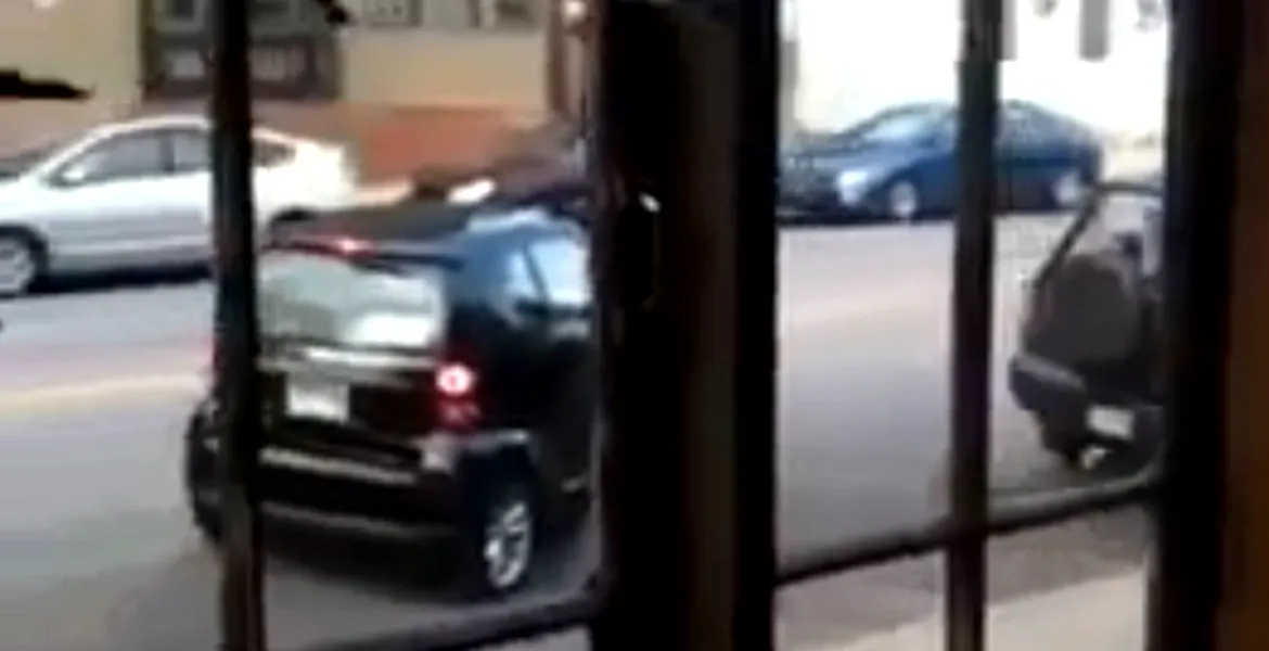 VIDEO: Cât de greu se parchează un smart?