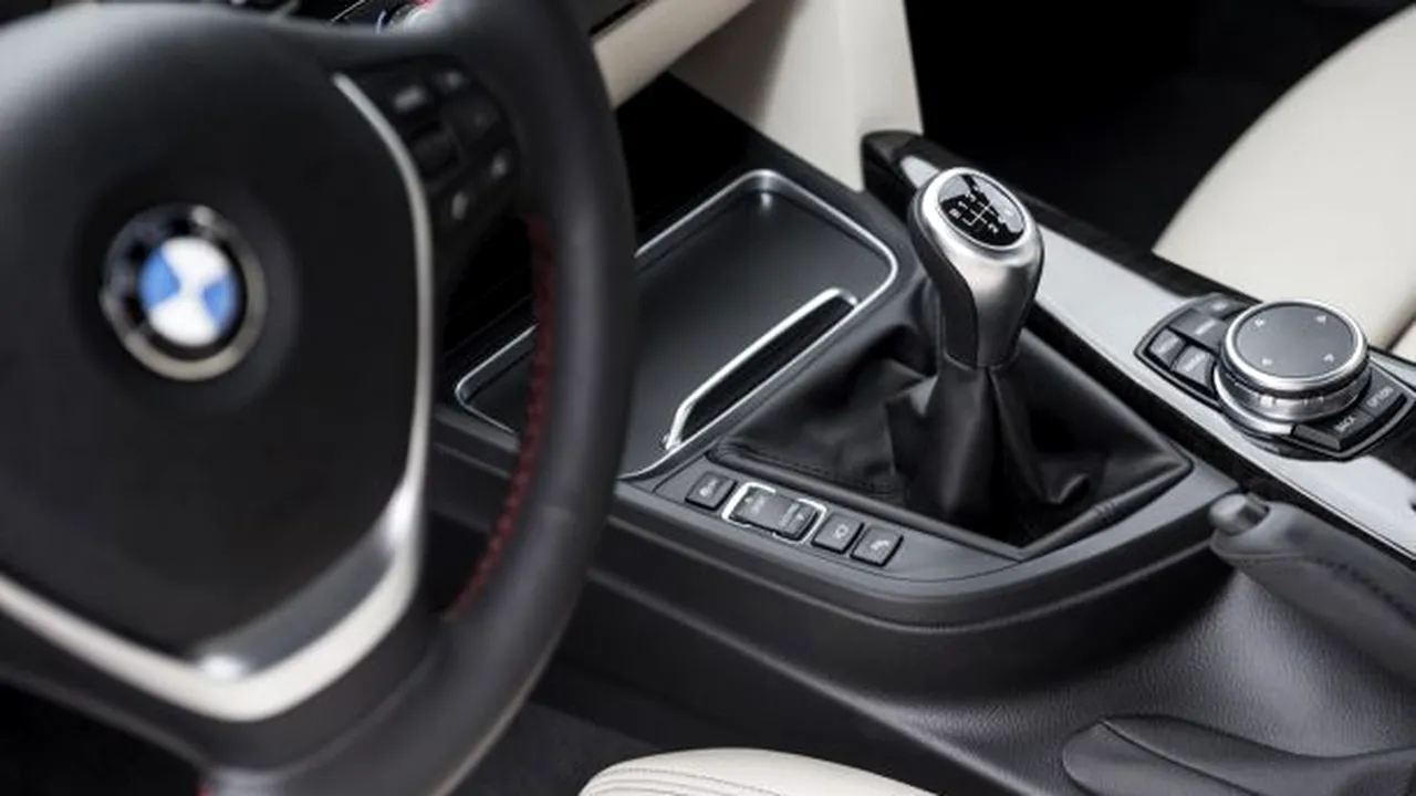 242-2017-bmw-340i-manual-shifter-610x407 