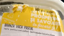 Un ieșean a cumpărat 318 grame de brânză de vacă din Carrefour. Ajuns acasă, a rămas fără cuvinte: Ce era în caserolă, de fapt