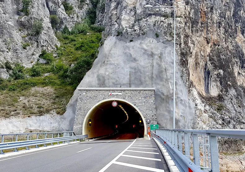 Unde va fi construit cel mai lung tunel din România