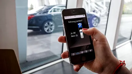 Mercedes-Benz lucrează la un sistem automat de parcare, controlat prin smartphone