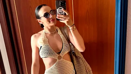 Cea mai frumoasă fotbalistă a României, în costum de baie la petrecerea burlăcițelor