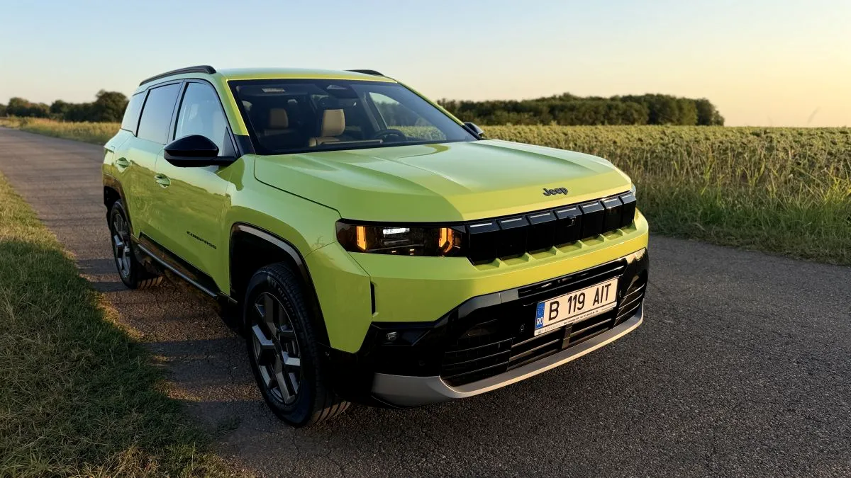 Test cu noul Jeep Compass e-Hybrid. SUV-ul care nu se sperie de șantierele din București, dar are câteva asperități de șlefuit