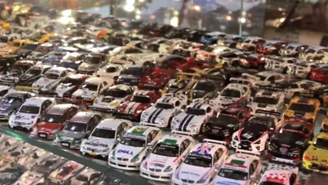 VIDEO: Omul cu cea mai mare colecţie de maşinuţe de jucărie din lume