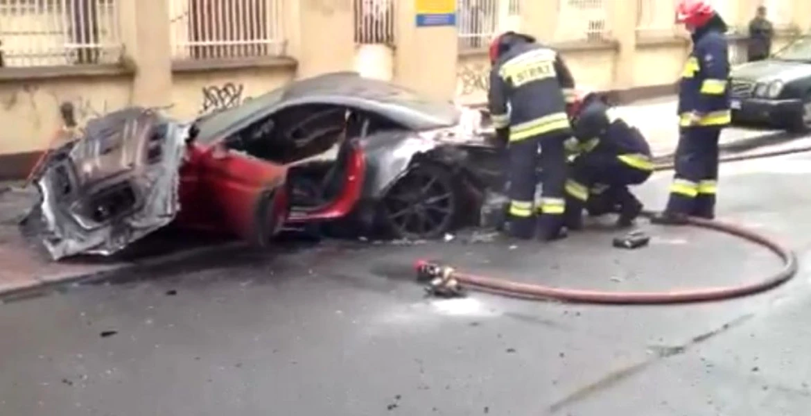 Foc la Ferrari: alt supercar italian mistuit de flăcări