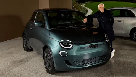 Fiat a livrat primele două exemplare 500e Giorgio Armani Collector’s Edition către Giorgio Armani