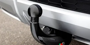 Cârlig de remorcare: Care sunt regulile în 2026 și cât e amenda pentru cei care au un cui de tractare neomologat