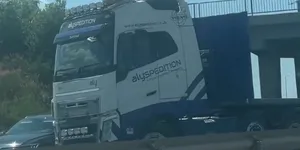 Șoferul camionului care a blocat Autostrada A1 a fost reținut. Este cercetat pentru instigare publică și îngreunarea circulației