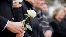 BANCUL ZILEI. Preotul din cimitir: – Vrea cineva să spună ceva? BULĂ: - Vând...