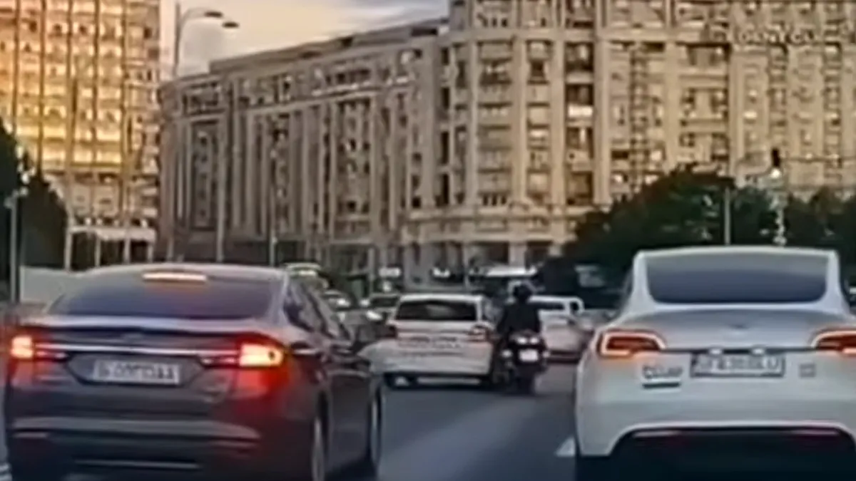 Video | Accident cu mașina de poliție care a depășit neregulamentar. Este vinovat motociclistul sau polițistul?