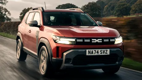 Dacia Duster și Bigster cu motorizare hibridă și tracțiune 4x4 se lansează în UK. Costă doar cu 1.000 de lire mai mult decât 2WD