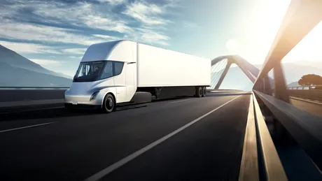 Elon Musk anunță că primele camioane Tesla Semi vor fi livrate în acest an