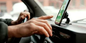 Trei autoturisme închiriate pentru ridesharing au fost vândute ilegal de un bărbat din București