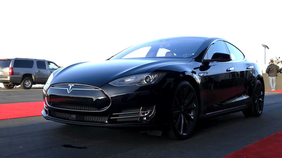 Tesla Model S P85D: tracţiune integrală şi putere demnă de un supercar